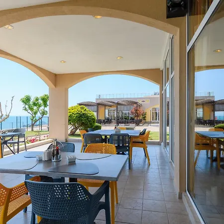 Хотел Midia Family Ахелой