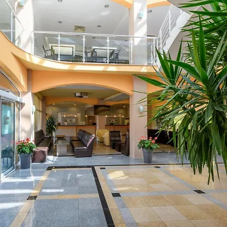Hotel Midia Family